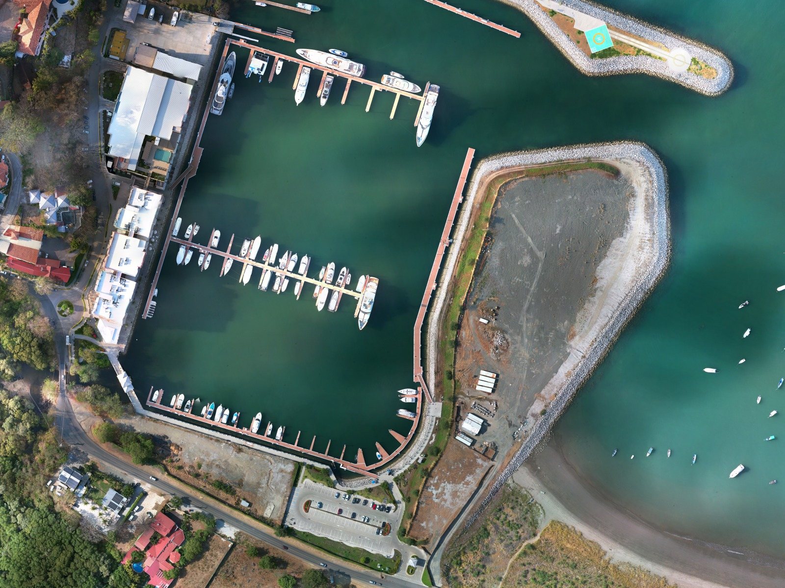 Ortomosaico de Marina Flamingo con su dársena, muelles y rompeolas